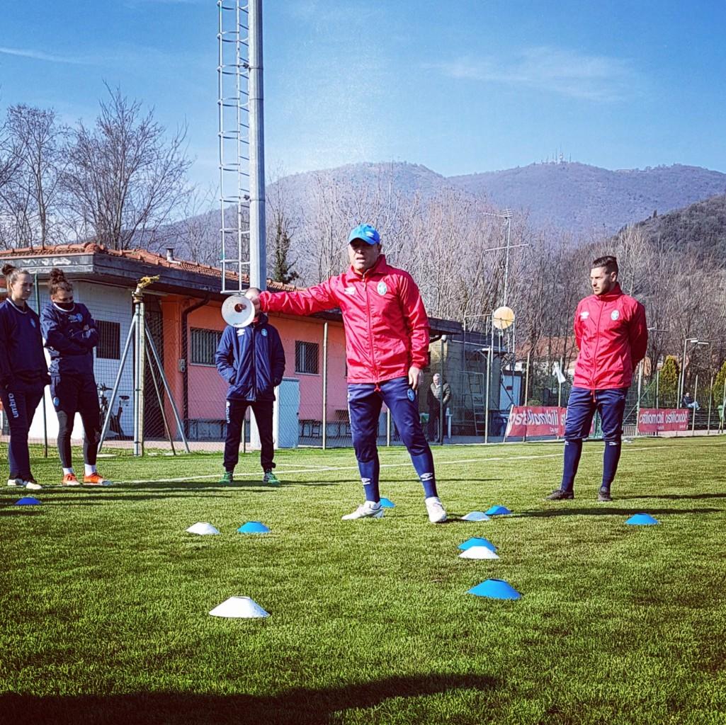 <a href="https://www.bresciacalciofemminile.it/al-club-azzurri-arriva-chievo-piovani-chievo-ottima-squadra/" aria-label="Leggi di più su Al Club Azzurri arriva il Chievo, Piovani: “Ottima squadra”">Al Club Azzurri arriva il Chievo, Piovani: “Ottima squadra”</a>