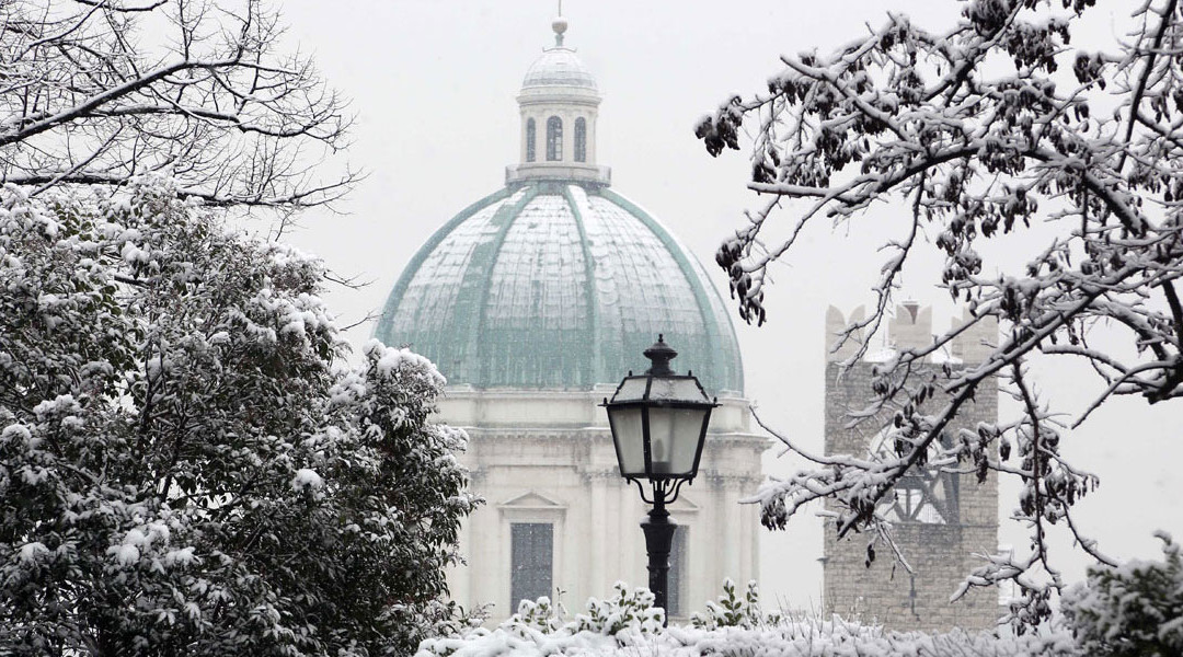 Lombardia e Brescia sotto la neve, annullate tutte le gare in programma
