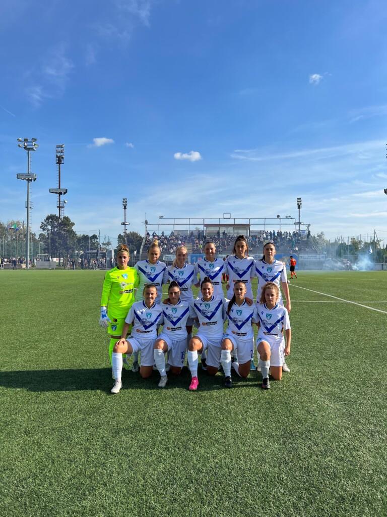 <a href="https://www.bresciacalciofemminile.it/brescia-chievo-verona-2-2-primo-pareggio/" aria-label="Leggi di più su Brescia – Chievo Verona: 2 – 2, primo pareggio stagionale. Riscattato il risultato della Coppa Italia">Brescia – Chievo Verona: 2 – 2, primo pareggio stagionale. Riscattato il risultato della Coppa Italia</a>