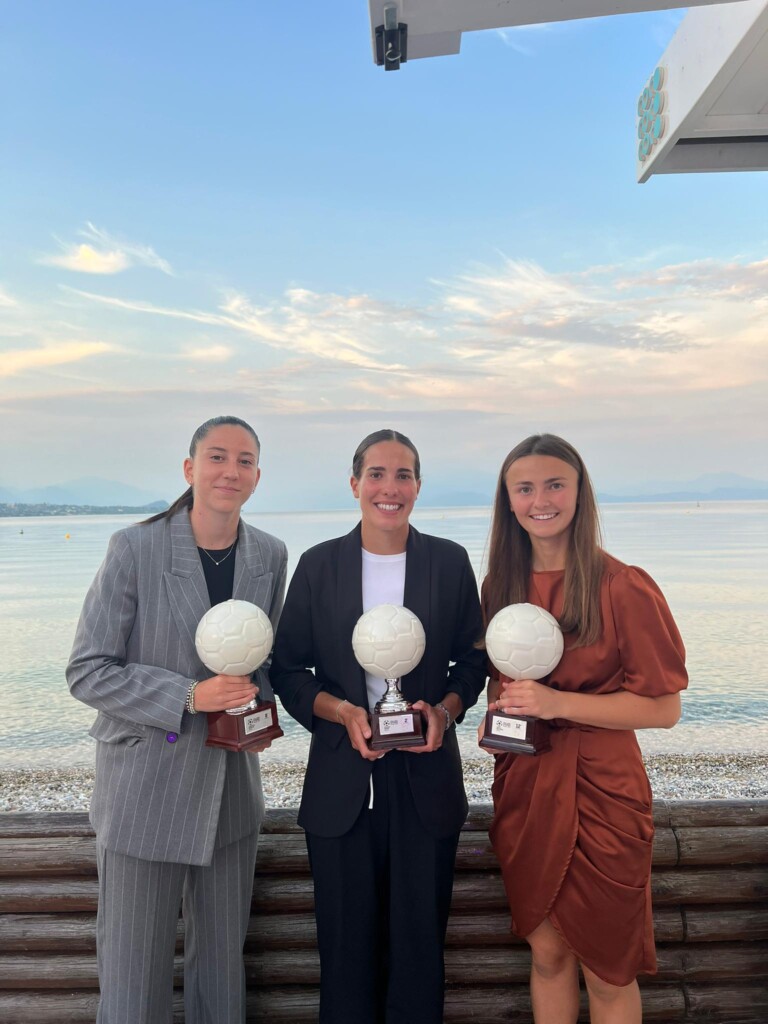 <a href="https://www.bresciacalciofemminile.it/perla-del-calcio-quattro-leonesse-nelle-migliori-20/" aria-label="Leggi di più su Perla del Calcio: quattro Leonesse nelle migliori 20">Perla del Calcio: quattro Leonesse nelle migliori 20</a>